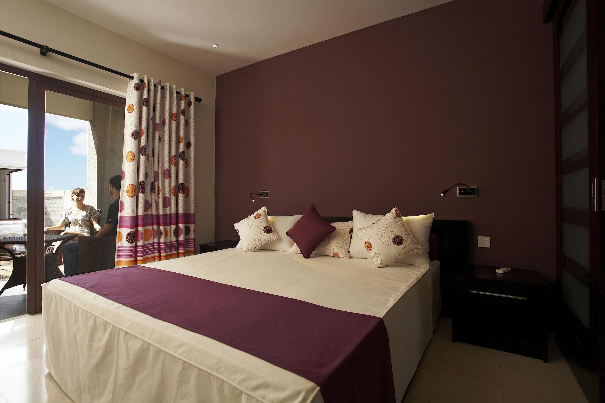 Grand Bay Suites Екстериор снимка