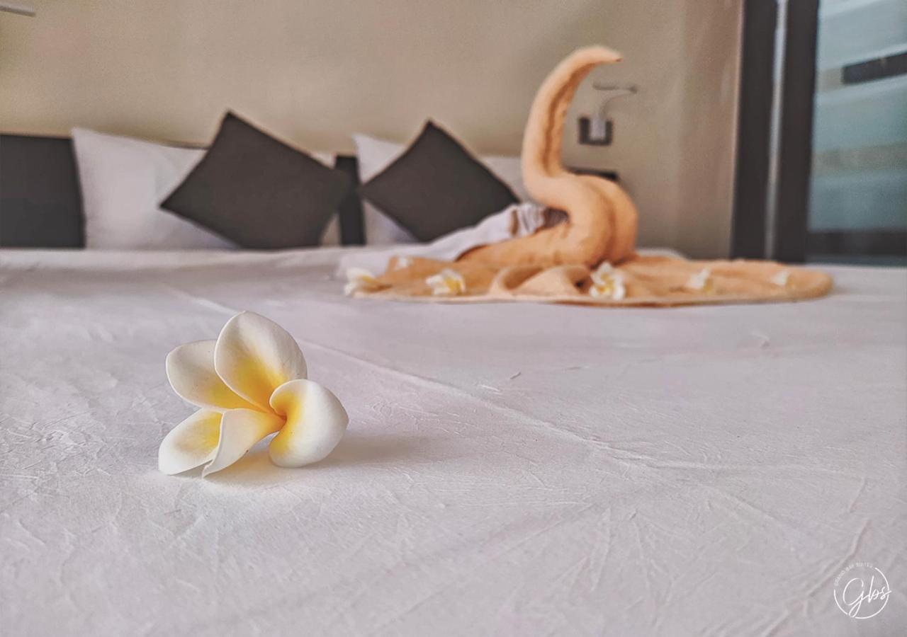 Grand Bay Suites Екстериор снимка