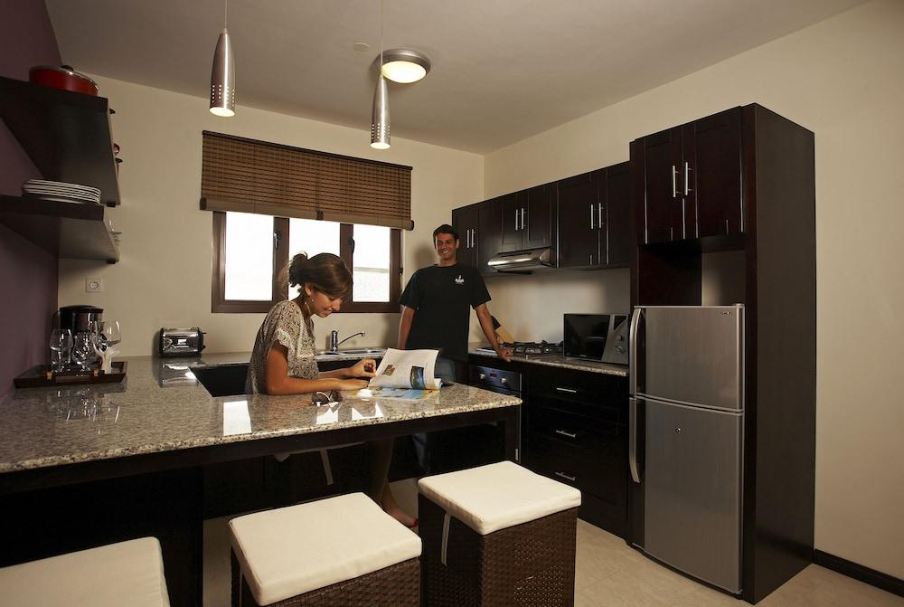 Grand Bay Suites Екстериор снимка