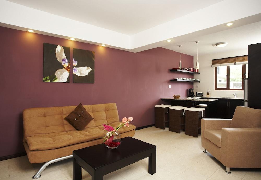 Grand Bay Suites Екстериор снимка