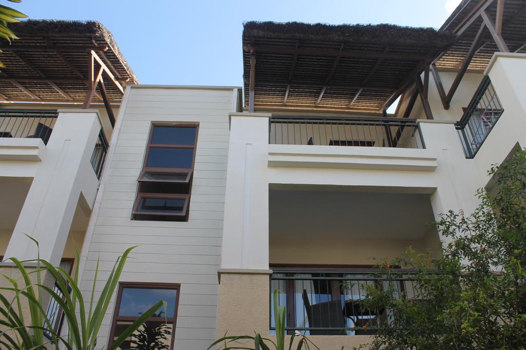 Grand Bay Suites Екстериор снимка