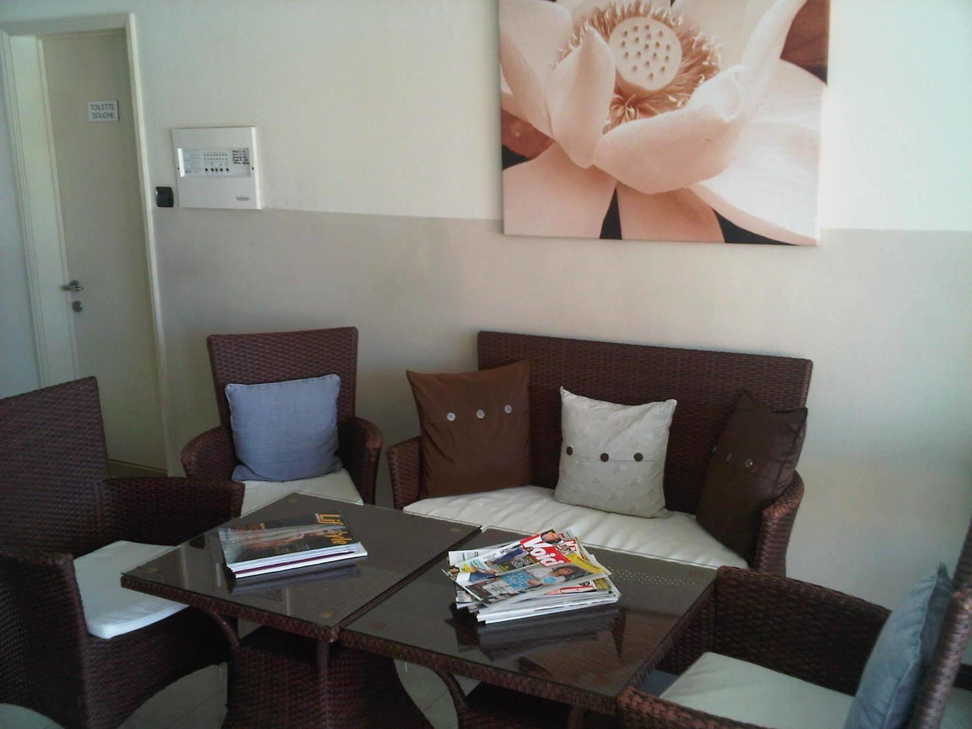 Grand Bay Suites Екстериор снимка