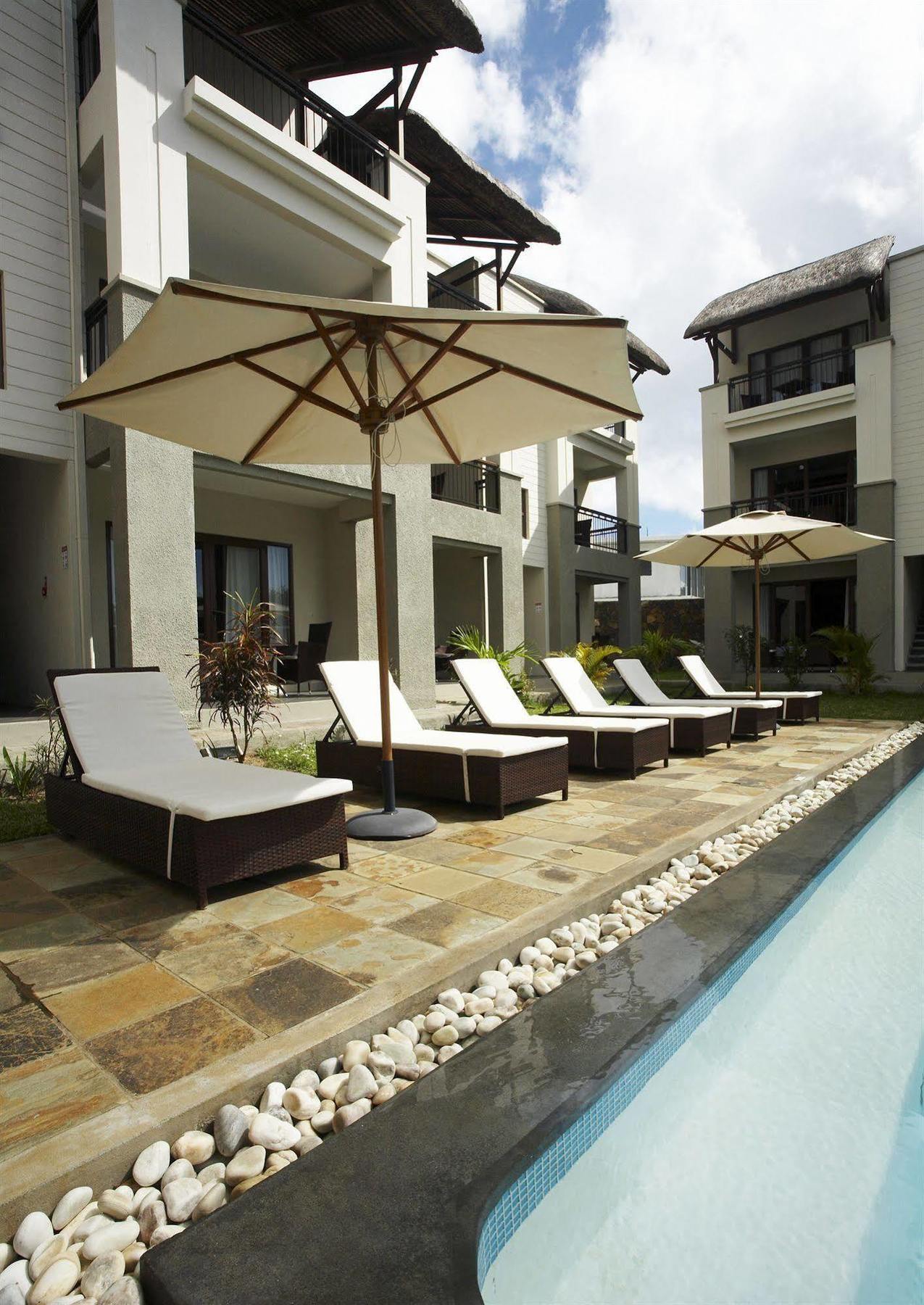 Grand Bay Suites Екстериор снимка