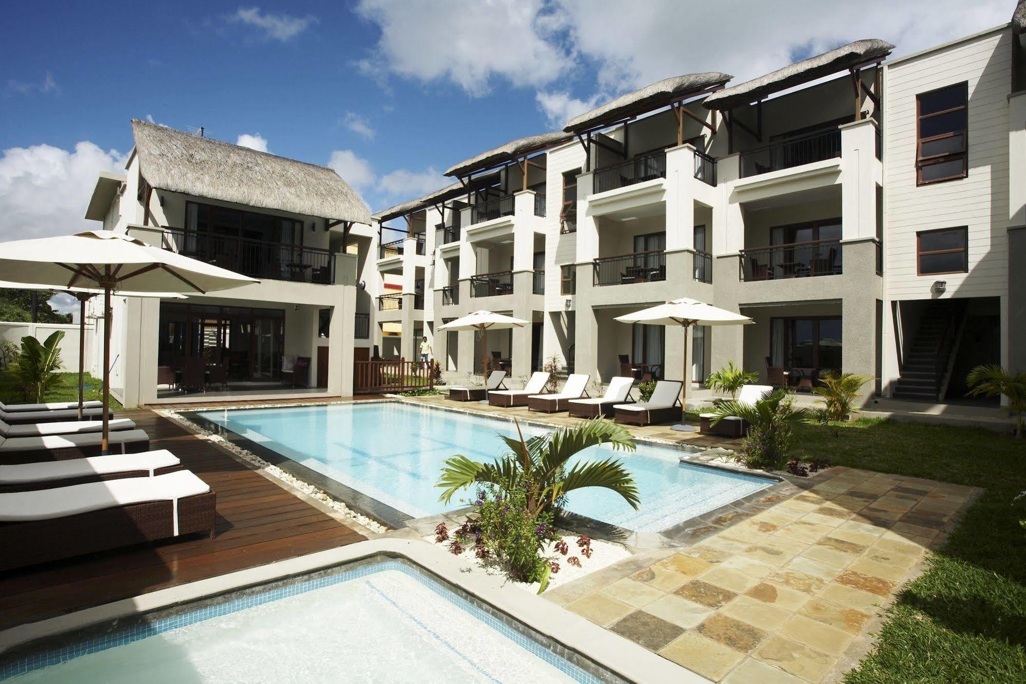 Grand Bay Suites Екстериор снимка