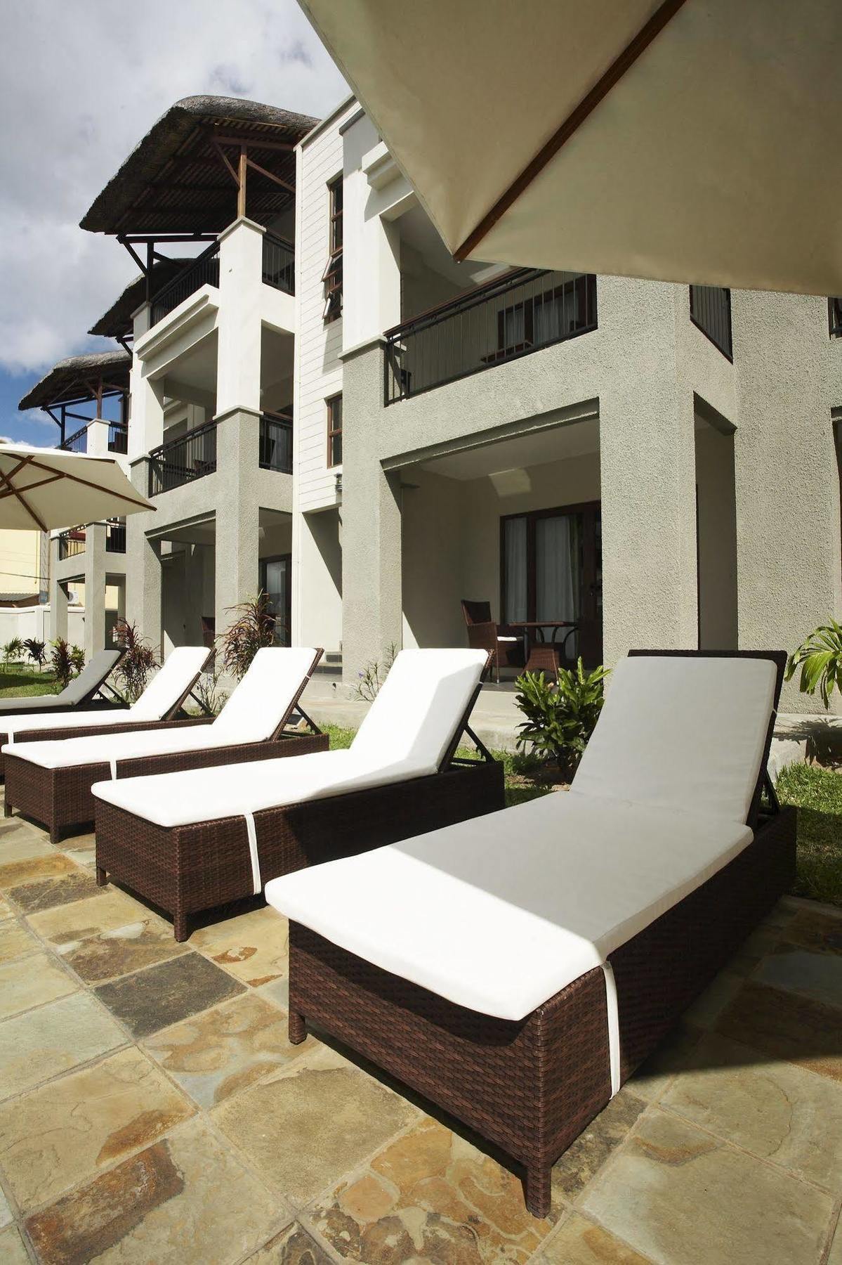 Grand Bay Suites Екстериор снимка