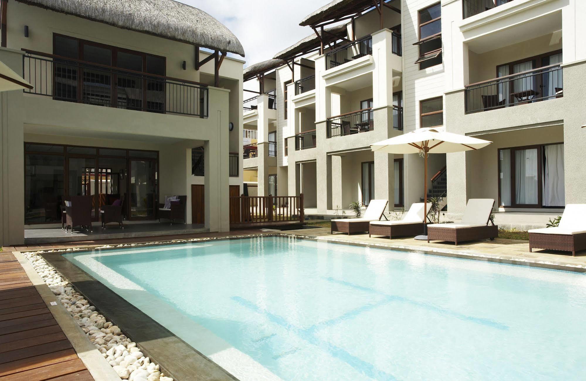 Grand Bay Suites Екстериор снимка