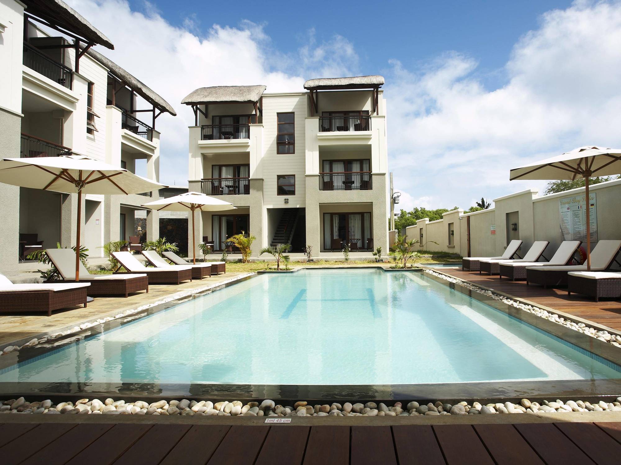 Grand Bay Suites Екстериор снимка