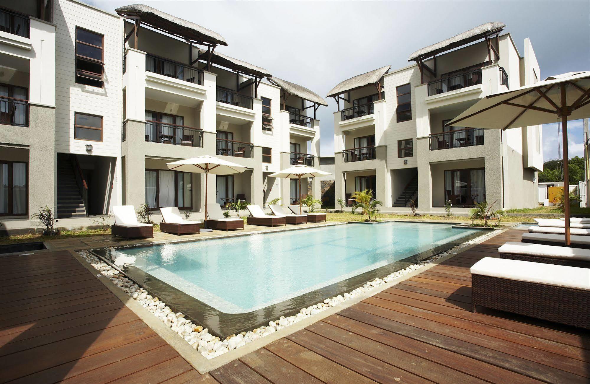 Grand Bay Suites Екстериор снимка